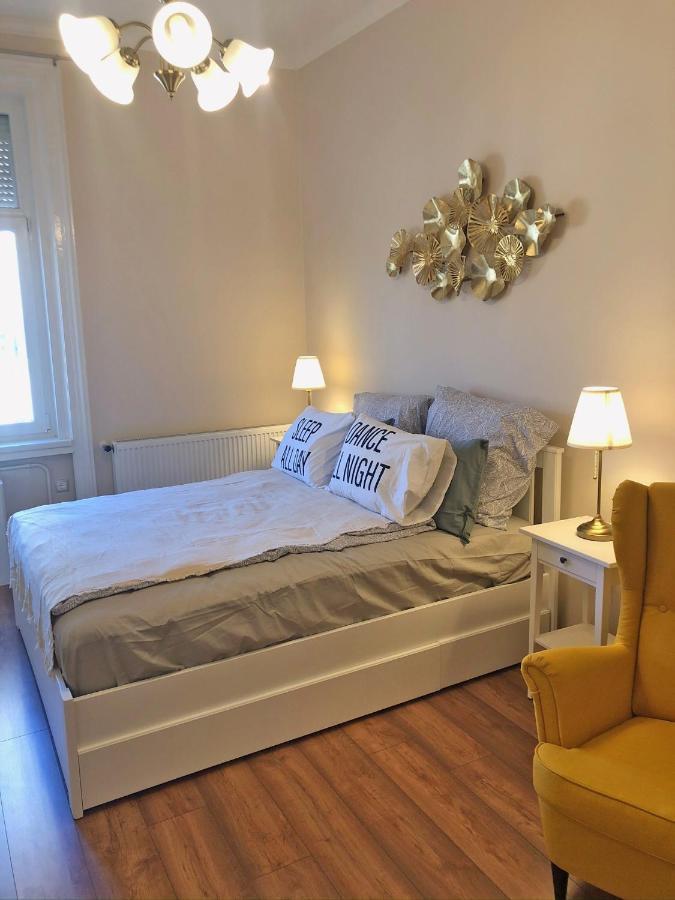 Modern comfort in historical Budapest Kültér fotó