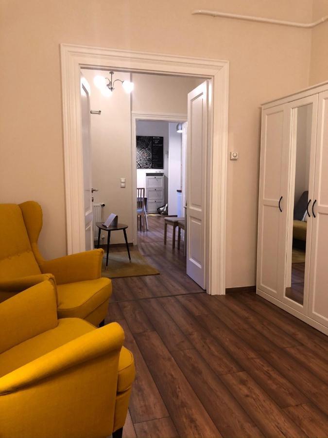 Modern comfort in historical Budapest Kültér fotó