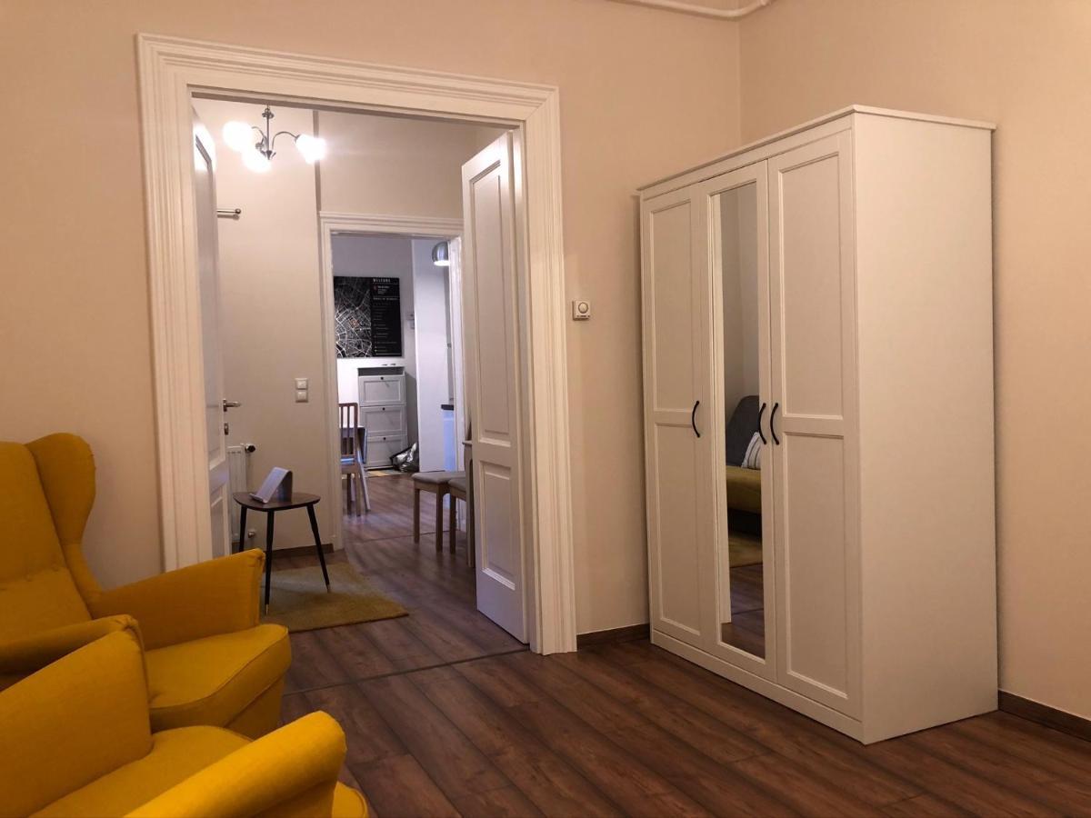 Modern comfort in historical Budapest Kültér fotó